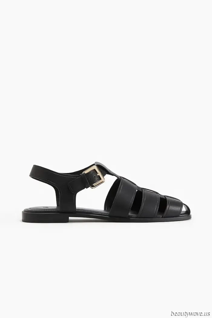 Keep it simple—this pairing of sandals and shorts is always stylish.