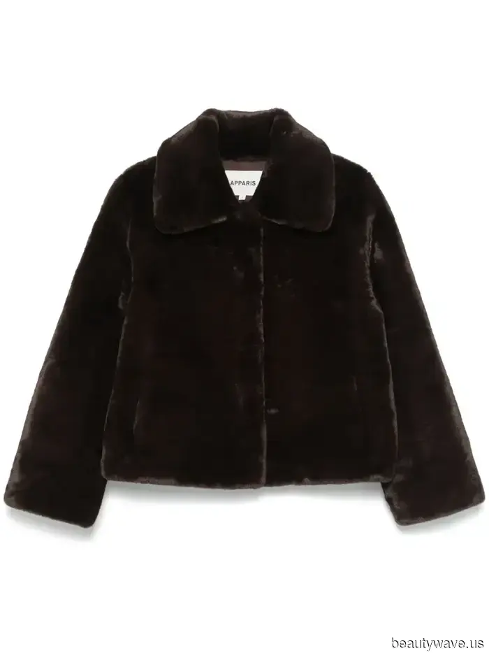 The Stylish Trend French Women Are Sporting With Their Jeans Through Spring