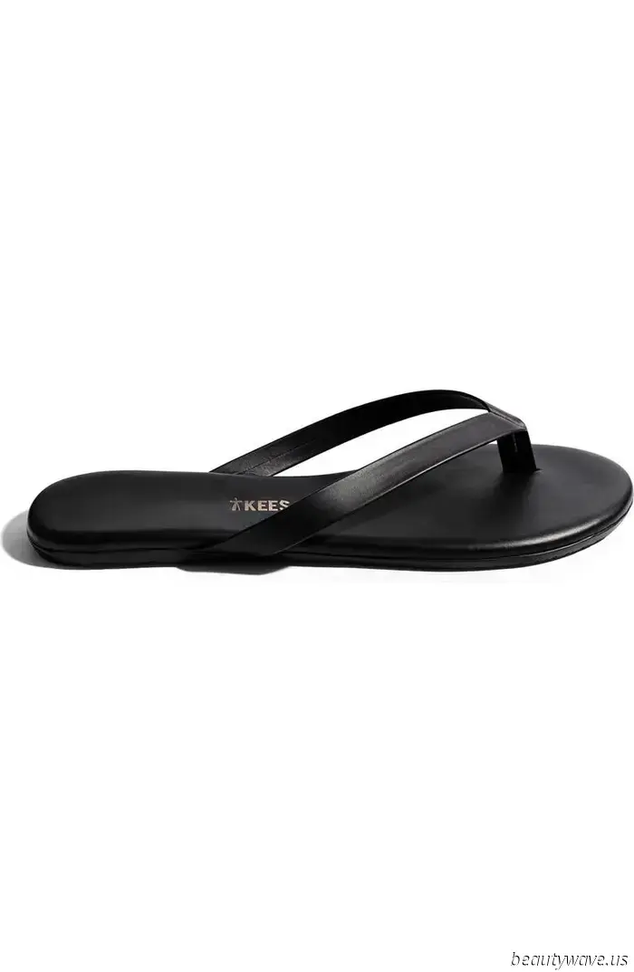 This pant style paired with flip-flops forms the most stylish combination we've encountered all summer.