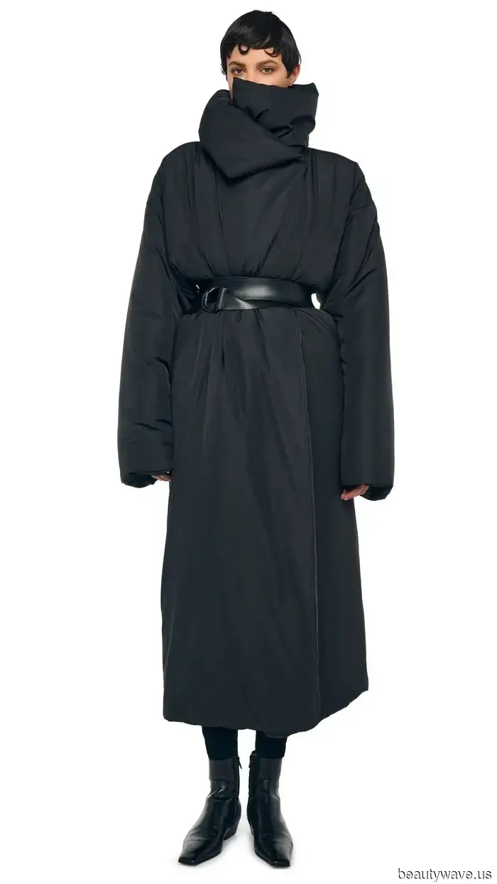 Está a punto de hacer frío en la costa este&mdash;Abrigos largos de plumas que la gente de moda jura por ellos en este momento