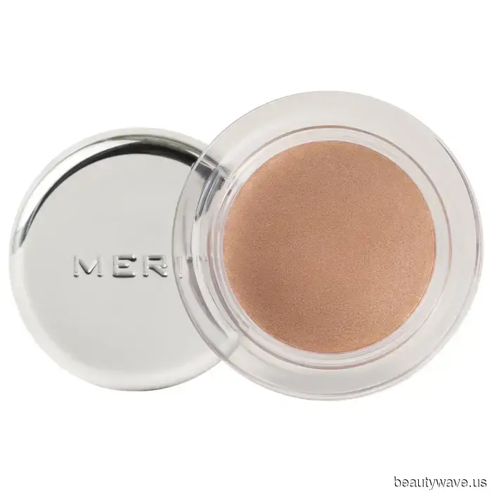 La nueva sombra de ojos en crema de Merit está dando vibes de supermodelo de los 90—no podría estar más obsesionada.