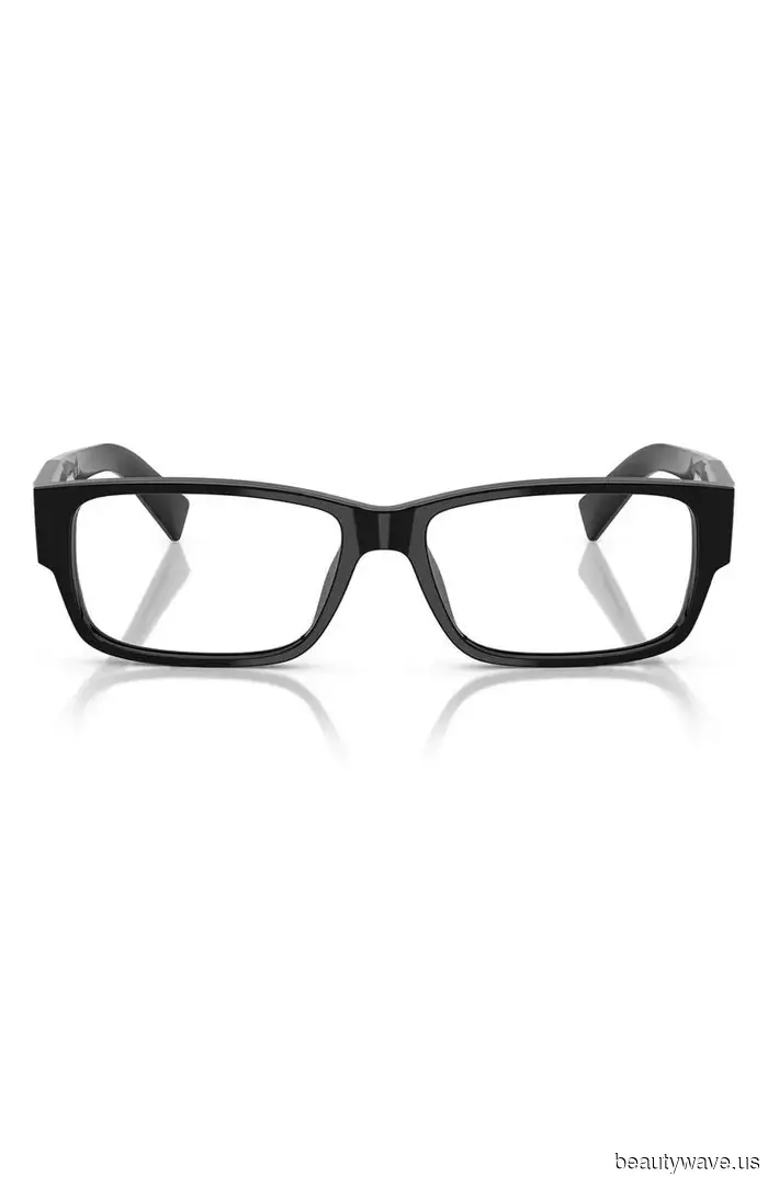 Modeleute in Paris werden ihre Jeans mit diesem offensichtlichen Oberbekleidungsstück im Herbst stylen.