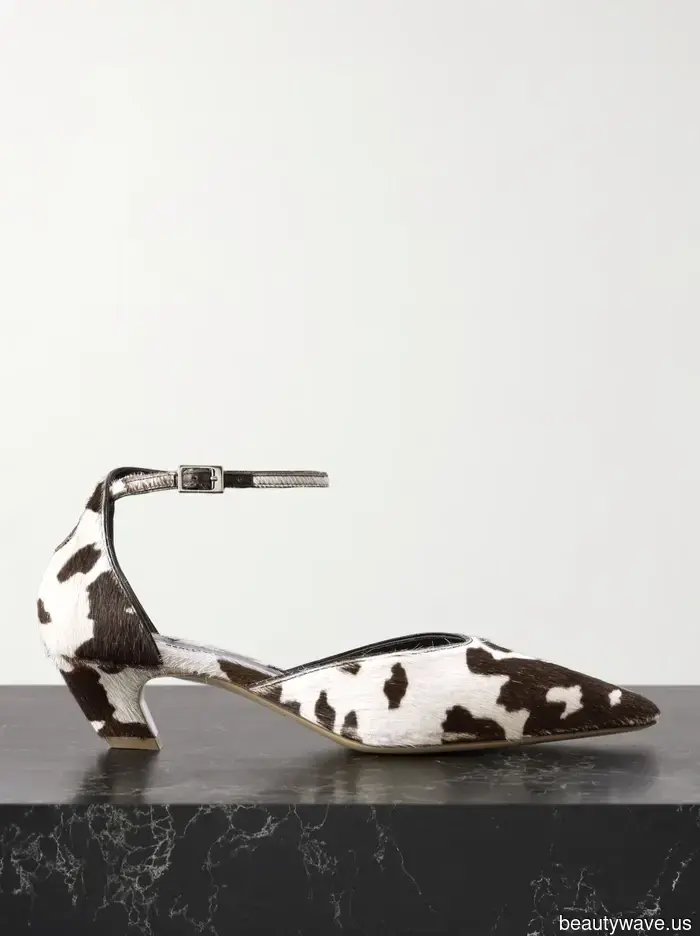 Out of nowhere, those with a keen sense of style are incorporating this shoe trend into their autumn outfits.