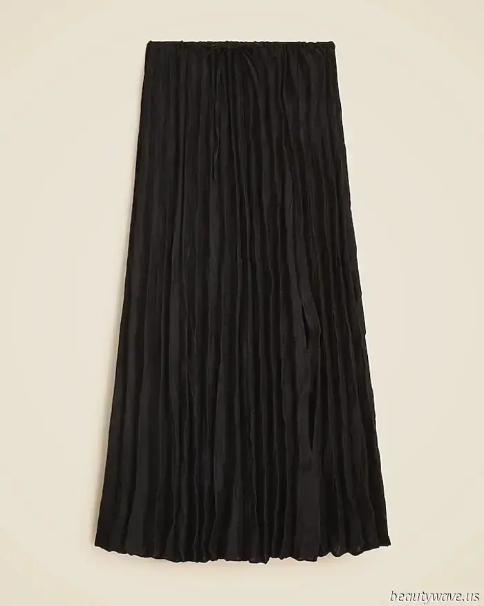Fashion enthusiasts are opting for this stylish skirt trend instead of miniskirts for their vacations in Europe.