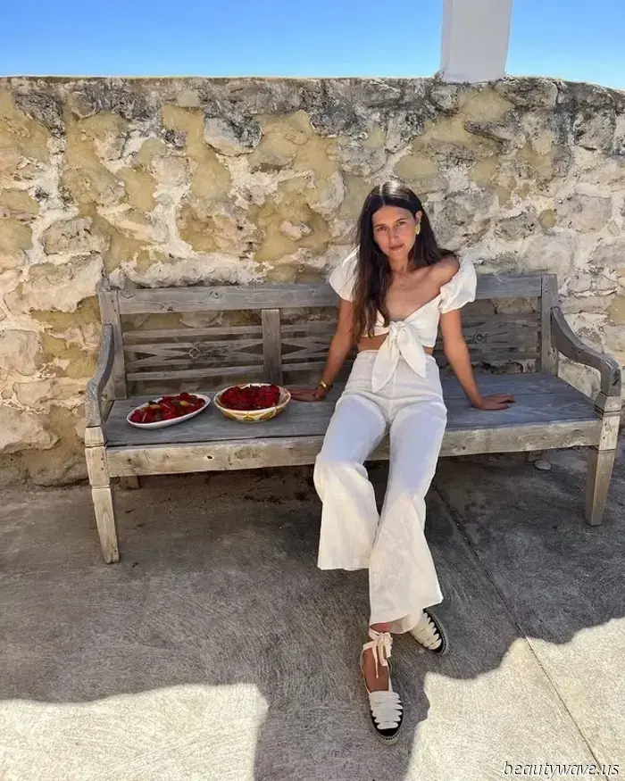Le donne francesi sanno che questo pantalone anti-denim rende ogni outfit molto più lussuoso.