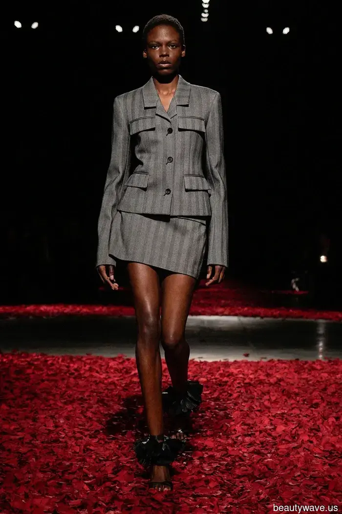 As a Gen Z editor, here are the stylish outfit inspirations from the runways that I’m adopting this fall.