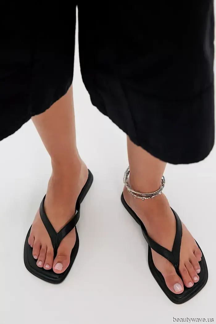 8 Essential Pieces in Every Stylish L.A. Woman's Capsule Wardrobe