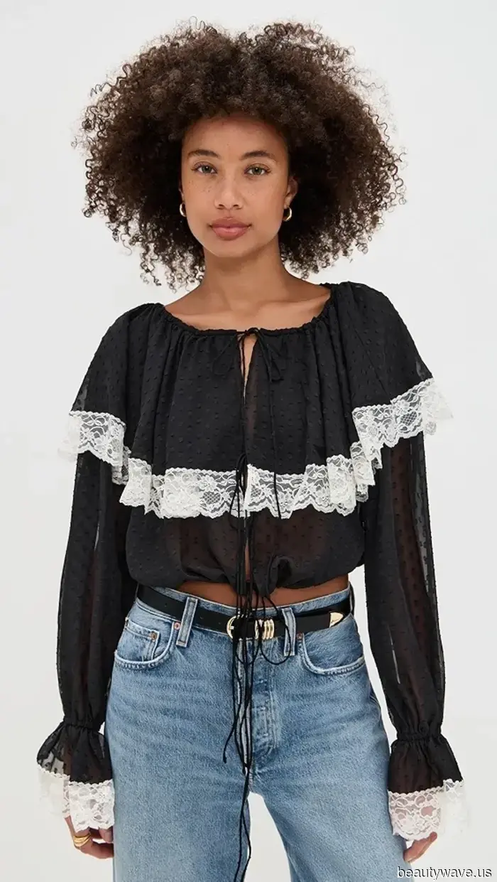 La gente está comprando esta bonita tendencia de camisa con la intención de usarla por la noche con jeans.