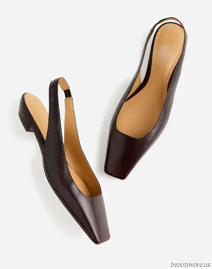 This is the precise flat shoe and jean color pairing that fashion enthusiasts will be sporting this fall.