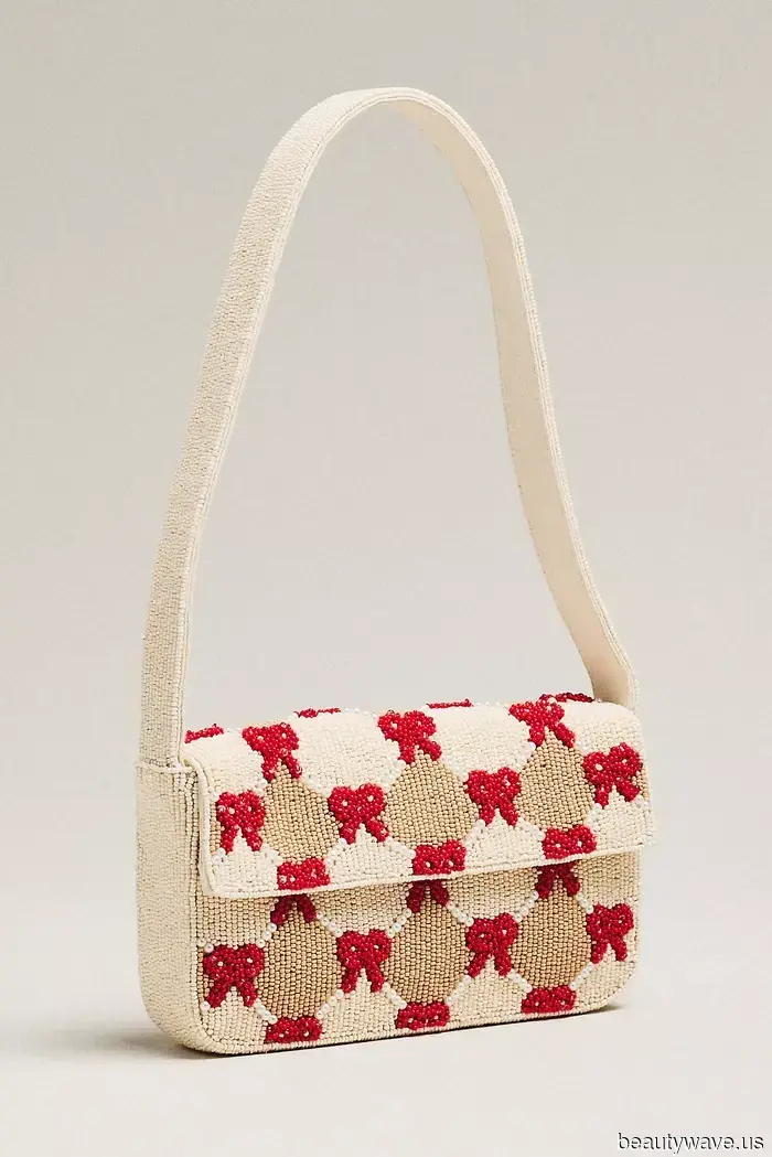 Fondamentalmente, tutto ciò che le persone della moda vogliono in questo momento è perline, e questi sono i loro preferiti.