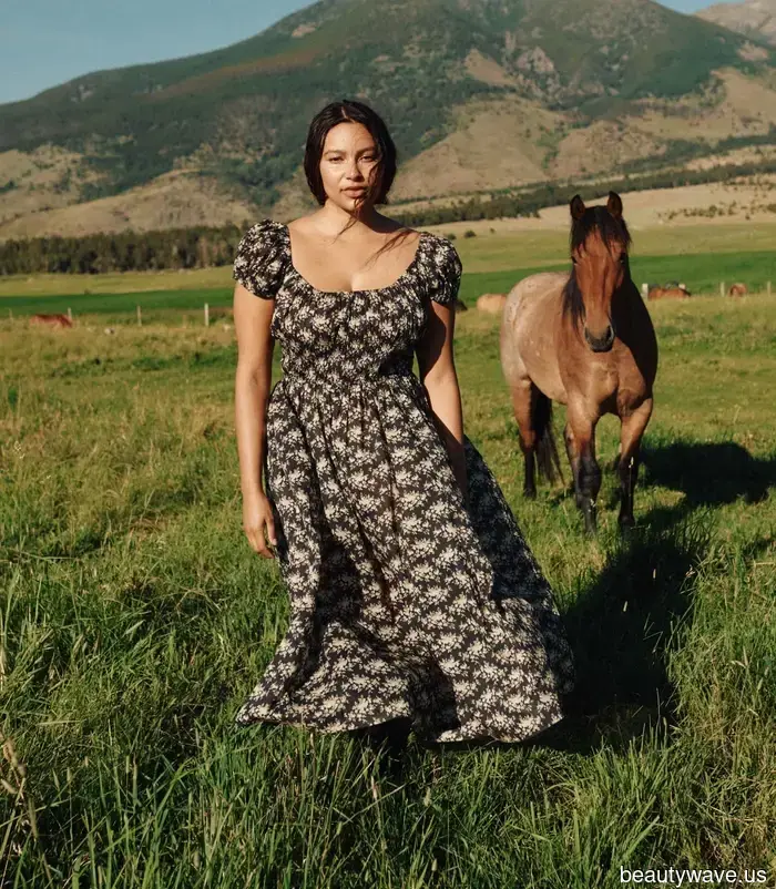 Vergiss für einen Moment Jeans&mdash;Diese 6 Kleider-und-Stiefel-Outfits bestimmen gerade meine Herbstrotation.