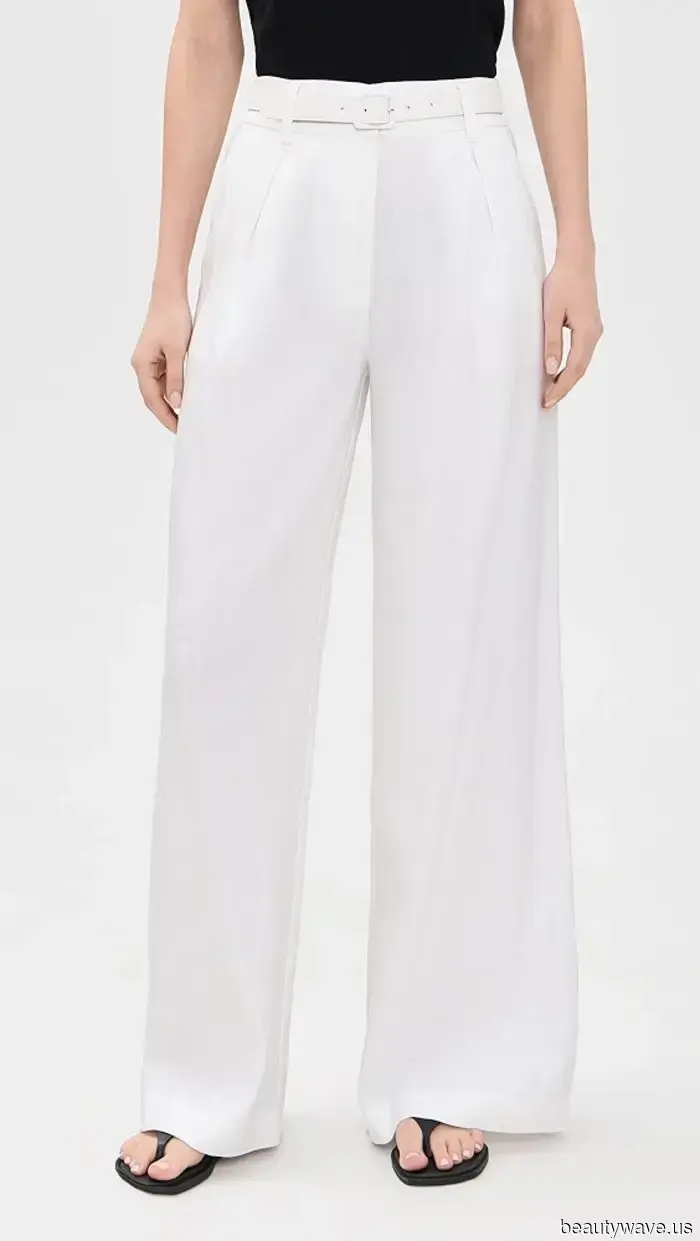 Sighted on the Upper East Side: The Most Stylish White Pants and Flat Shoe Ensemble of the Season