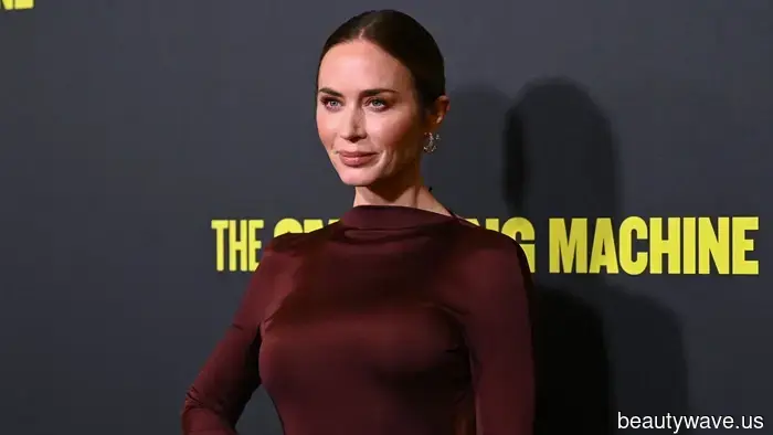 Schwarze Strumpfhosen sind klassisch, aber *dieser* Nischen-Herbsttrend wird dir mehr Komplimente einbringen.