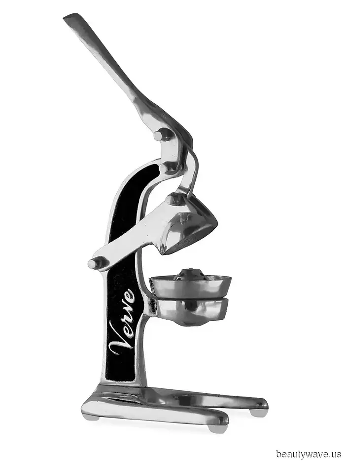 Модный редактор заходит в Saks Fifth Avenue&mdash;вот что они присматривают к праздникам