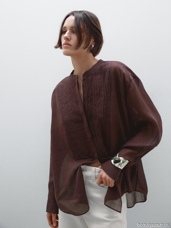 Not Ruffle, Not Lace—The Stylish Top Trend That Appeals to Both Minimalists and Those With Classic Tastes.