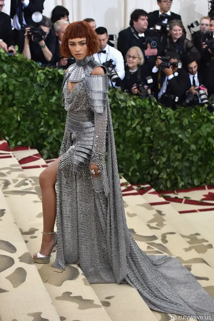 Ein Jahrzehnt von Zendaya-Stilmomenten, die beweisen, dass sie nie danebenliegt.