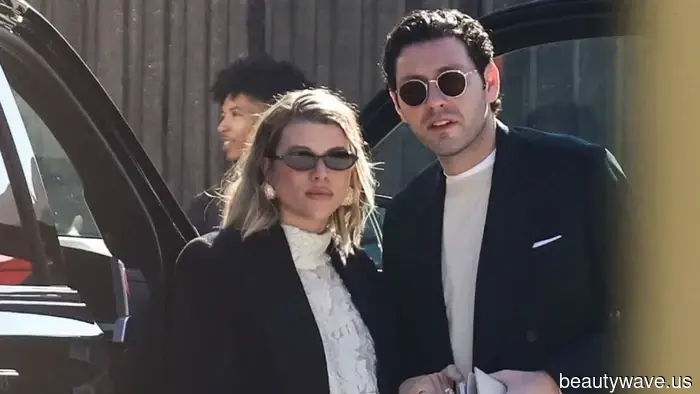 No negro, no plateado&mdash;esta es la inesperada tendencia de zapatos que Sofia Richie prefiere en su lugar.