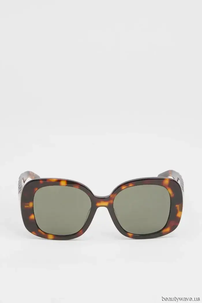 The "Simple" Summer Essential That Every Fashion Enthusiast Has