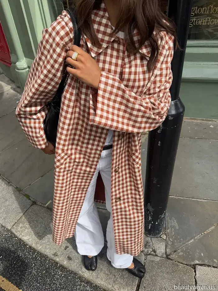 Nessuna ombra ai miei cappotti neri, ma questo nuovo stile eleva istantaneamente ogni outfit.