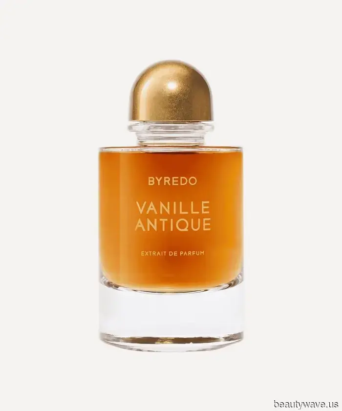 I requested nine beauty editors to reveal the nostalgic perfumes that influenced their lives.