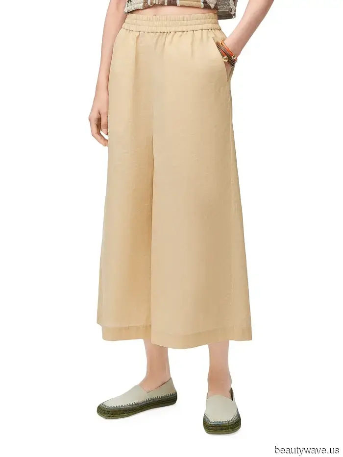 Oltre il ginocchio, ma non un Capri, questi sono i pantaloni da ragazza cool che tutti indossano questa primavera