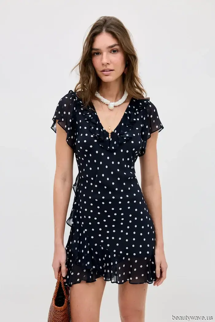 Potresti non essere d'accordo, ma queste 7 tendenze di moda estiva sono ufficialmente "superate", secondo gli esperti di moda.