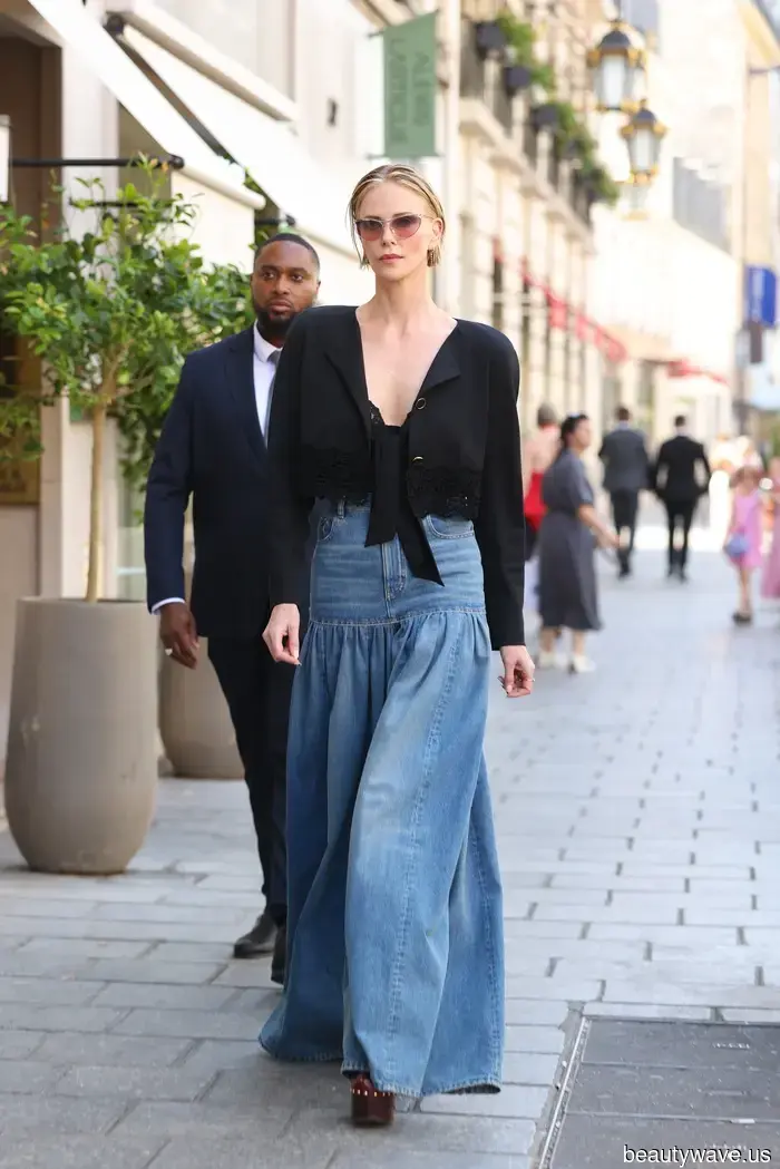Le donne francesi e la moda Le persone concordano&mdash;Questa tendenza dei jeans per l'estate sta meglio con i tacchi