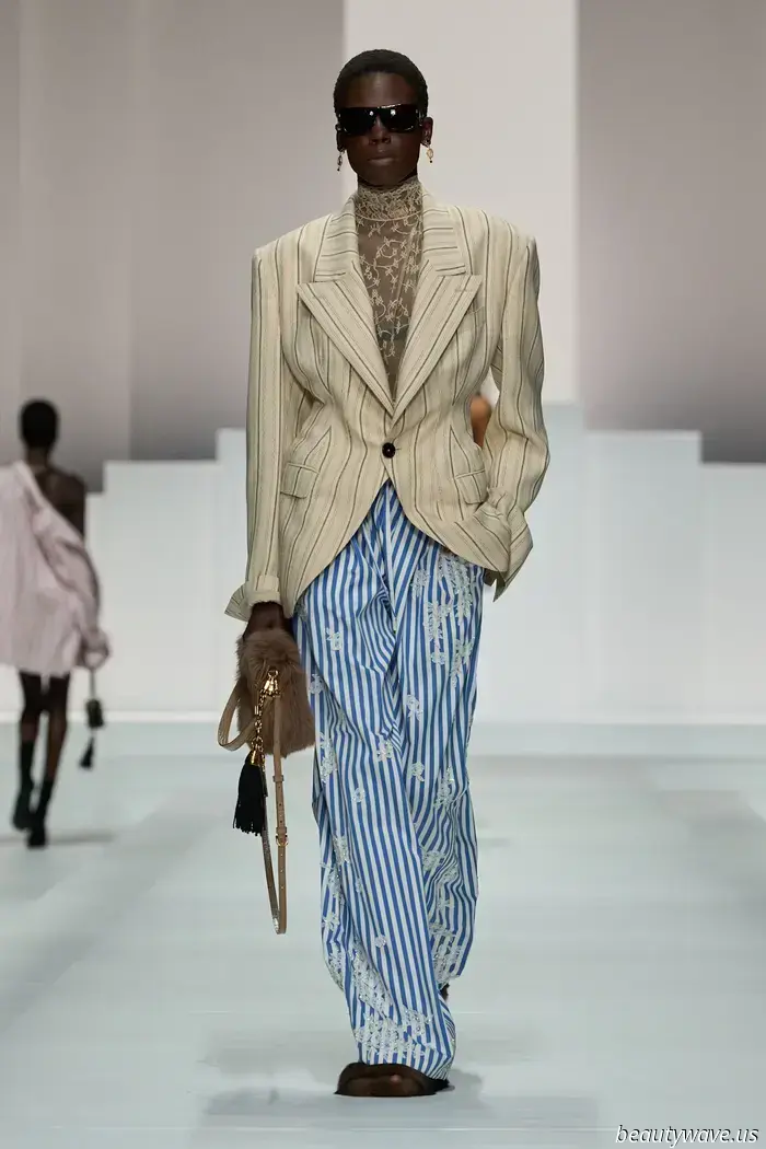 Miranda Priestly in der ersten Reihe, Pyjamas auf dem Laufsteg — Dolce & Gabbana Frühjahr 2026 war eine Studie über das Ankleiden…