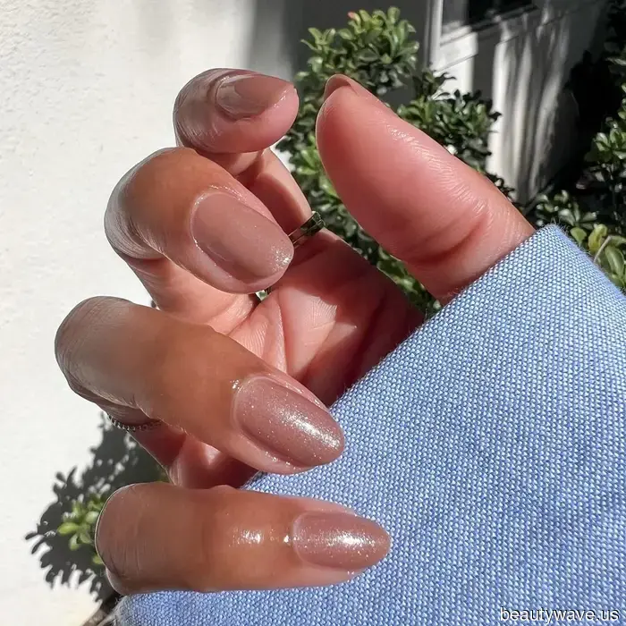 Forget the rest—this is the most stylish Christmas manicure!