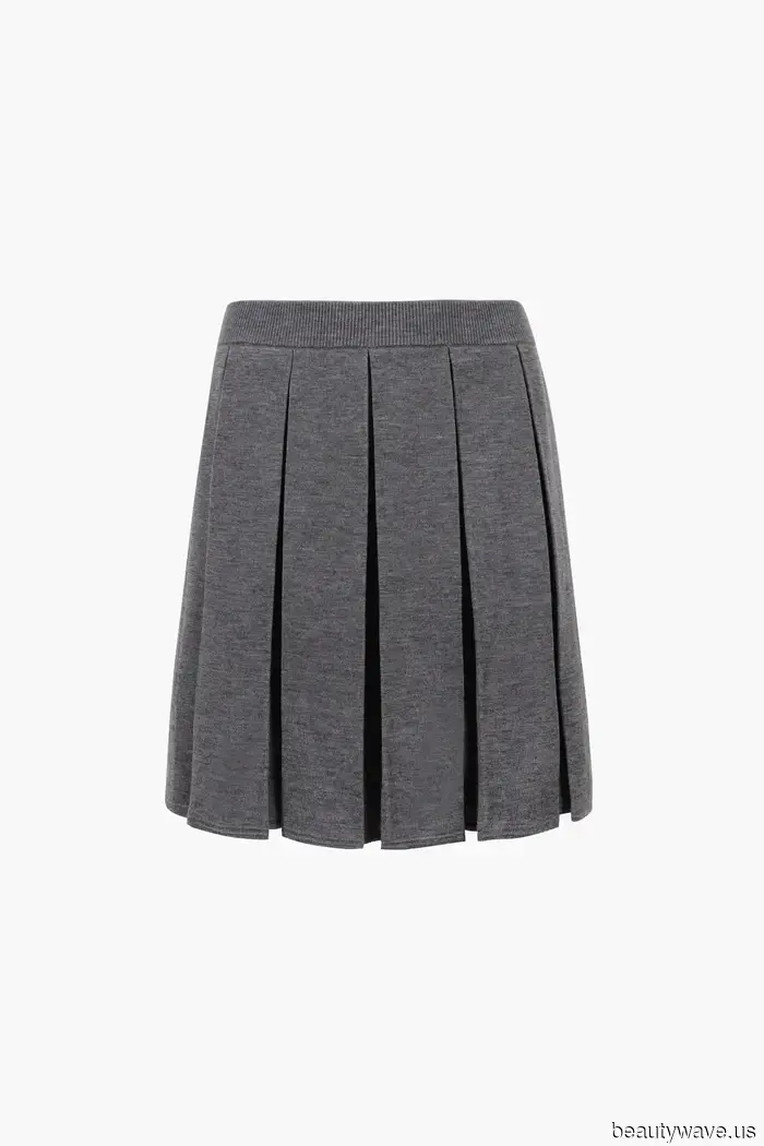 I’m Completely Opposed to Pants, Jeans, and Leggings—Here’s the Classic Skirt Trend I Wear Constantly Instead.