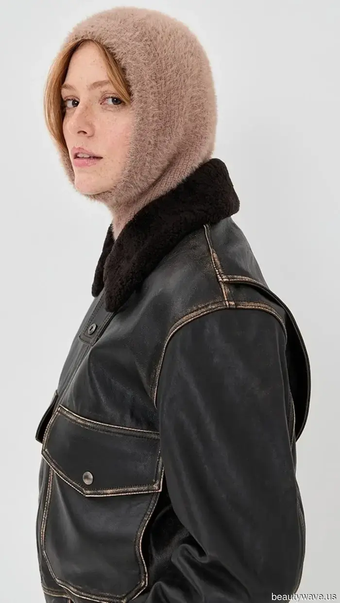 I noticed individuals sporting this scarf trend on the Upper East Side, so I decided to join in.