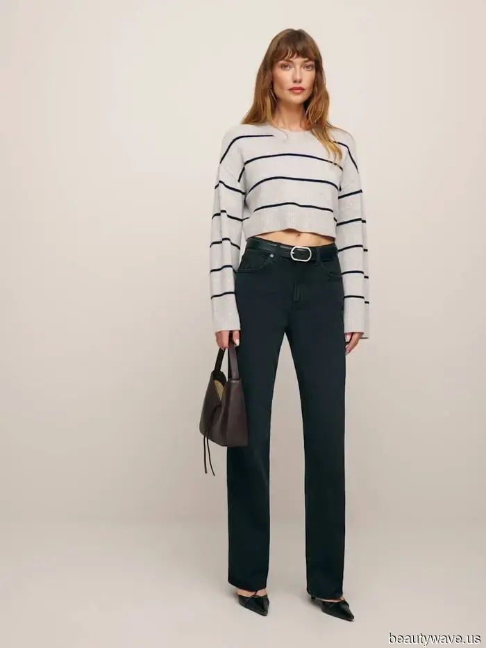 Stylish individuals in their 20s and 30s are now embracing this Y2K skinny jeans and shoe pairing.