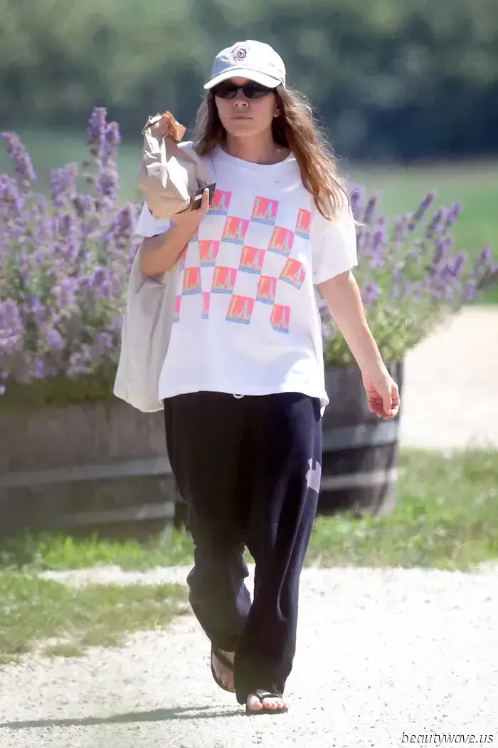 A Black Amex, flip-flops, and this "outdated" pant trend—introducing Mary-Kate Olsen's summer in the Hamptons...