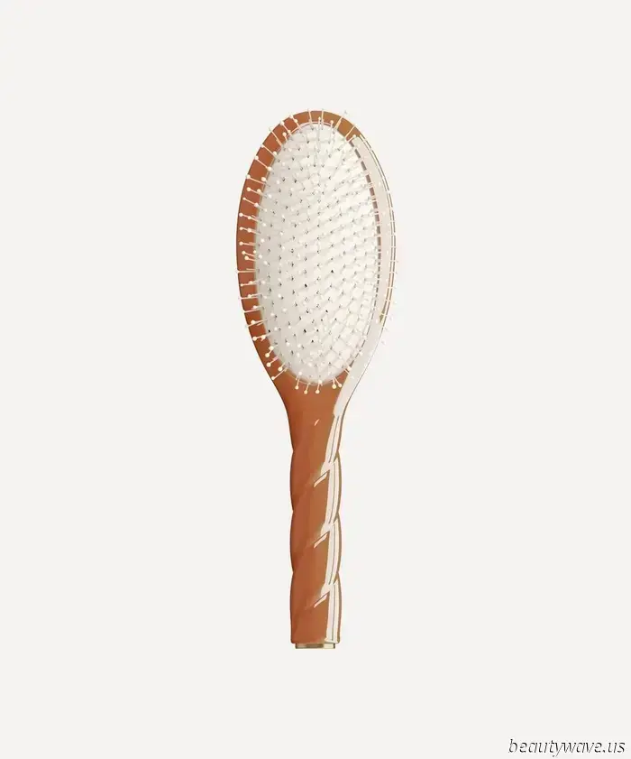 Apologies Labubu, this French hairbrush is the most stylish handbag accessory favored by fashionistas.