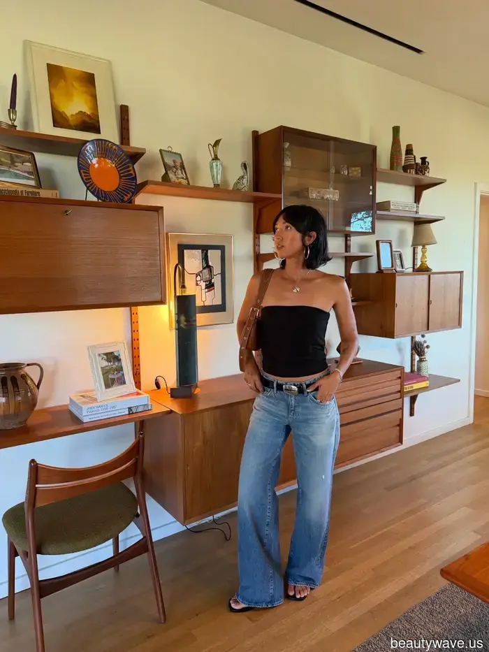 A New York, ogni donna alla moda sta indossando questa tendenza delle scarpe basse con i jeans in questo momento.
