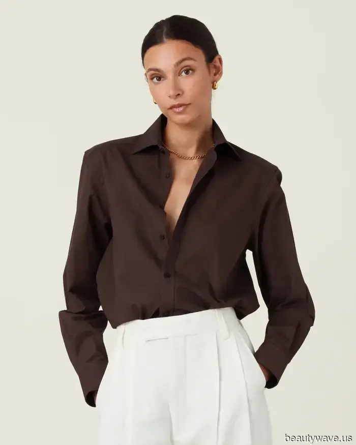 Black flip-flops are always stylish, but these 7 outfits demonstrate that this color is much more fashionable.