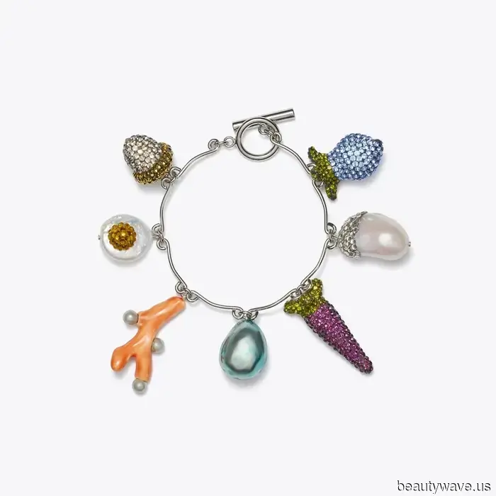 The Unique Earrings That Trendy Girls in Paris and NYC Are Sporting