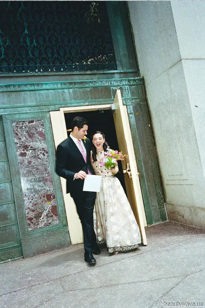 Dagli Archivi agli Scaffali: Perché gli Abiti da Sposa Vintage Stanno Avendo un Momento
