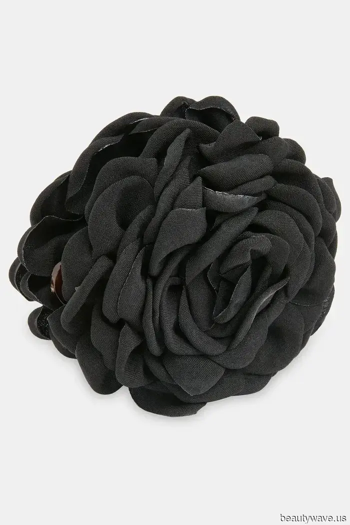 Meet Verona Farrell, the internet's cool girl who's turning list-making into the hottest trend this winter.