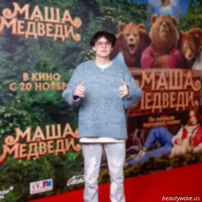 Vitalija Kornienko, Milana Star, Egor Ship und drei Bären bei der Premiere des Films „Mascha und die Bären“.