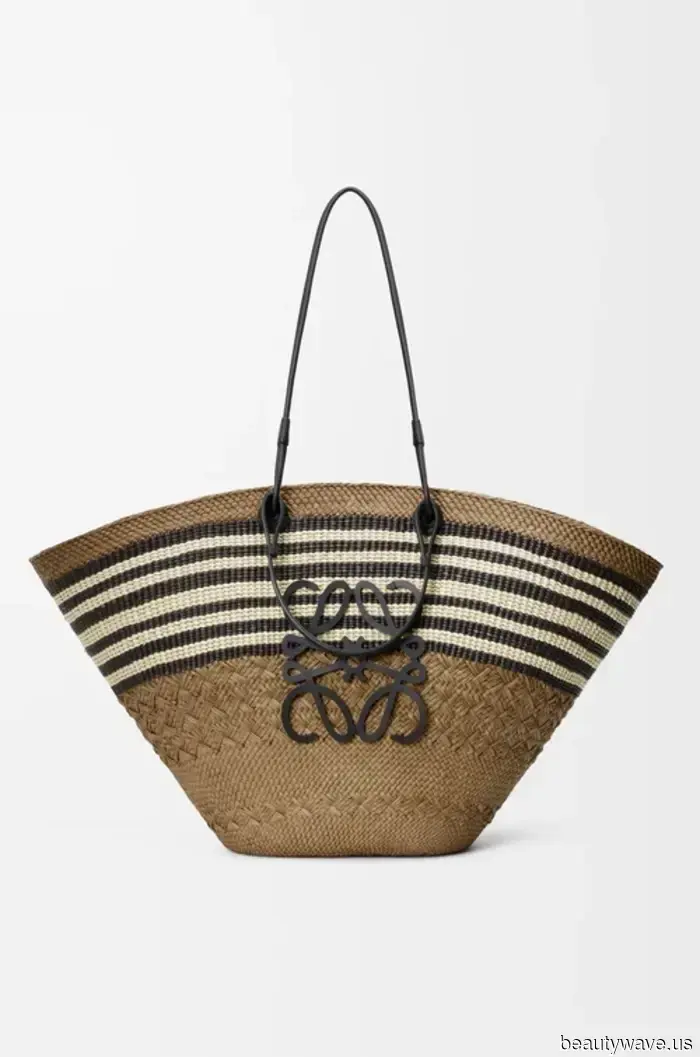 Ob es dir gefällt oder nicht, so stylen coole Mädchen den Sandalentrend des Sommers.