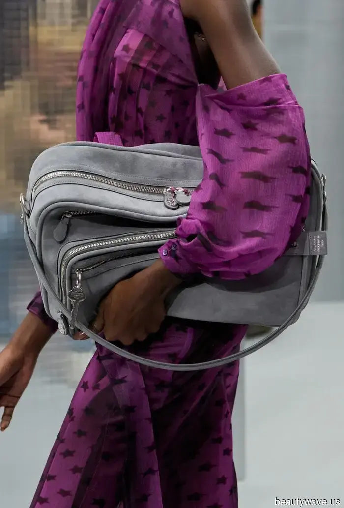 You’re a fashionista if you’re sporting one of these 7 winter handbag trends.