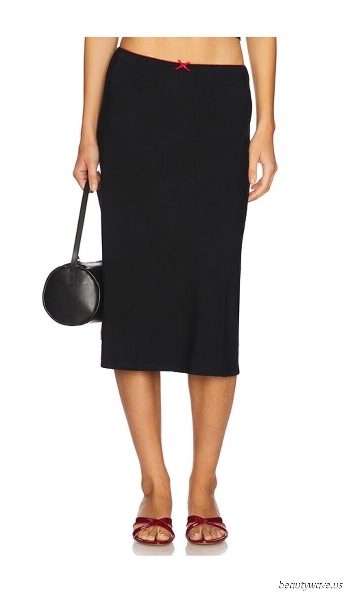Sto acquistando reperti Summer-Chic di Revolve, Zara e H & M che hanno la mia piena attenzione
