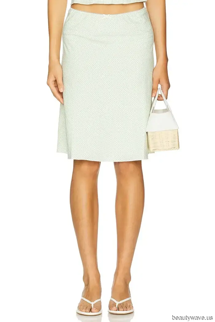 Among all her outfits, *this* Hailey Bieber look is etched in my memory.