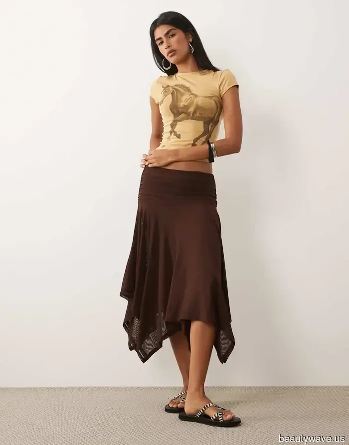 Attention Minimalists! These 5 Timeless Holiday Outfit Combinations Exude Simple Elegance.