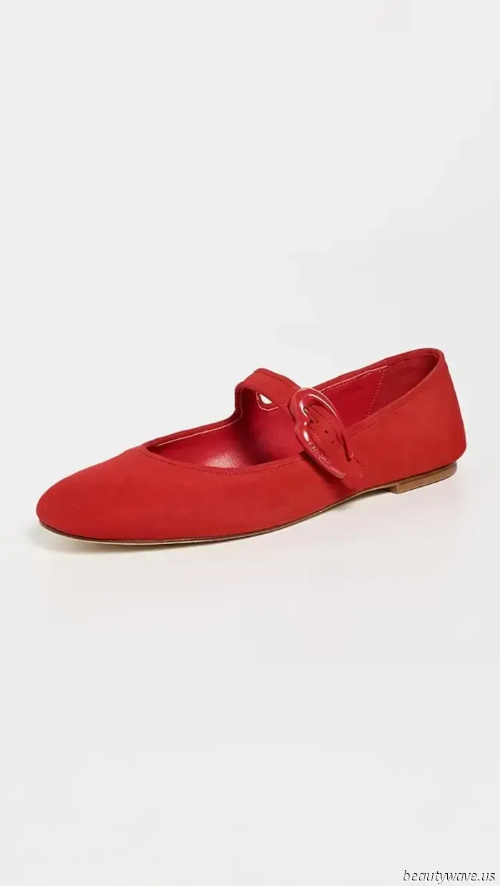 Dimentica le ballerine nere — indossando questo colore di scarpe con gli abiti riceverai più complimenti.