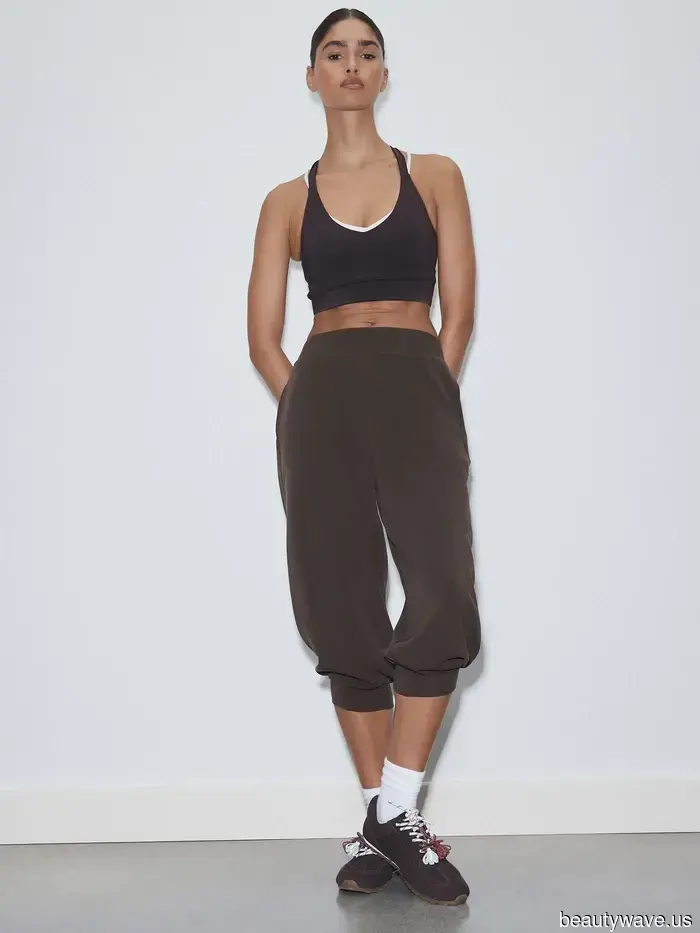 Black Capri Pants Are Dull—Chic Women Are Opting for These 7 Capri Legging Trends Instead