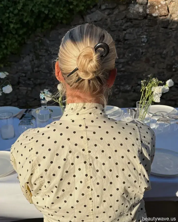 Observed: The Easy Method Trendy Individuals Are Using to Style Their Bobs at the Moment