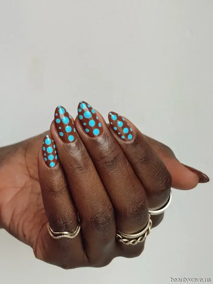 Not Beige, Not Black—This Winter Nail Color Always Appears So Luxurious.