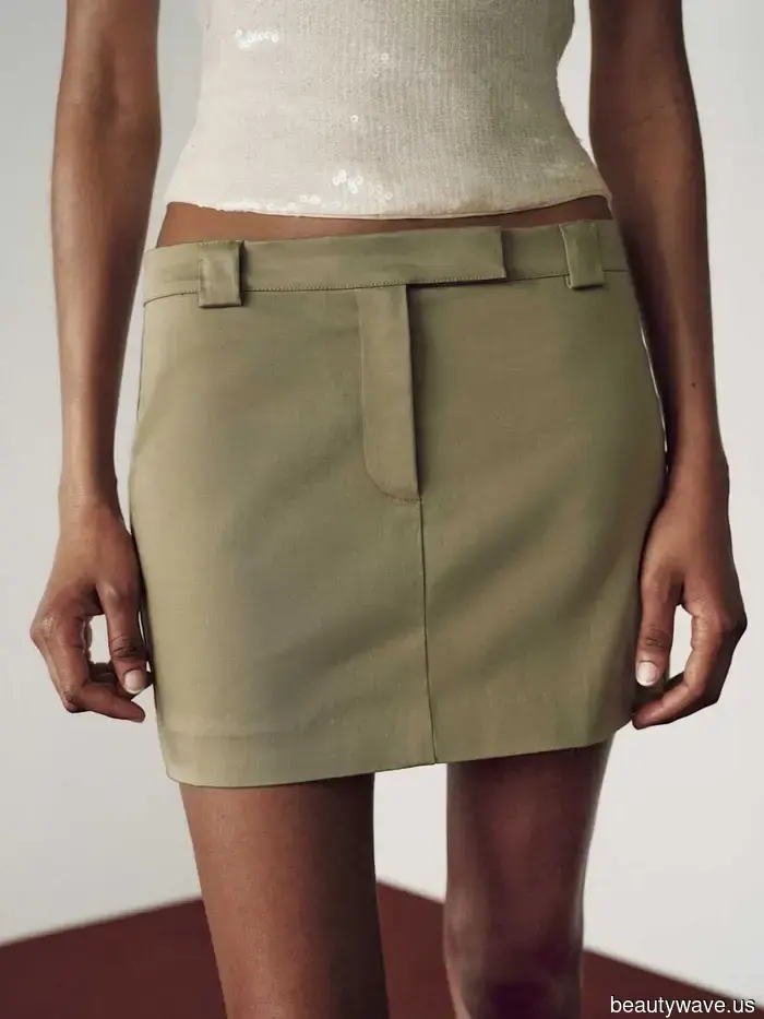 Non lasciare che nessuno ti dica che le minigonne non sono chic&mdash;questo trend codificato degli anni '90 dimostra che lo sono eccome.
